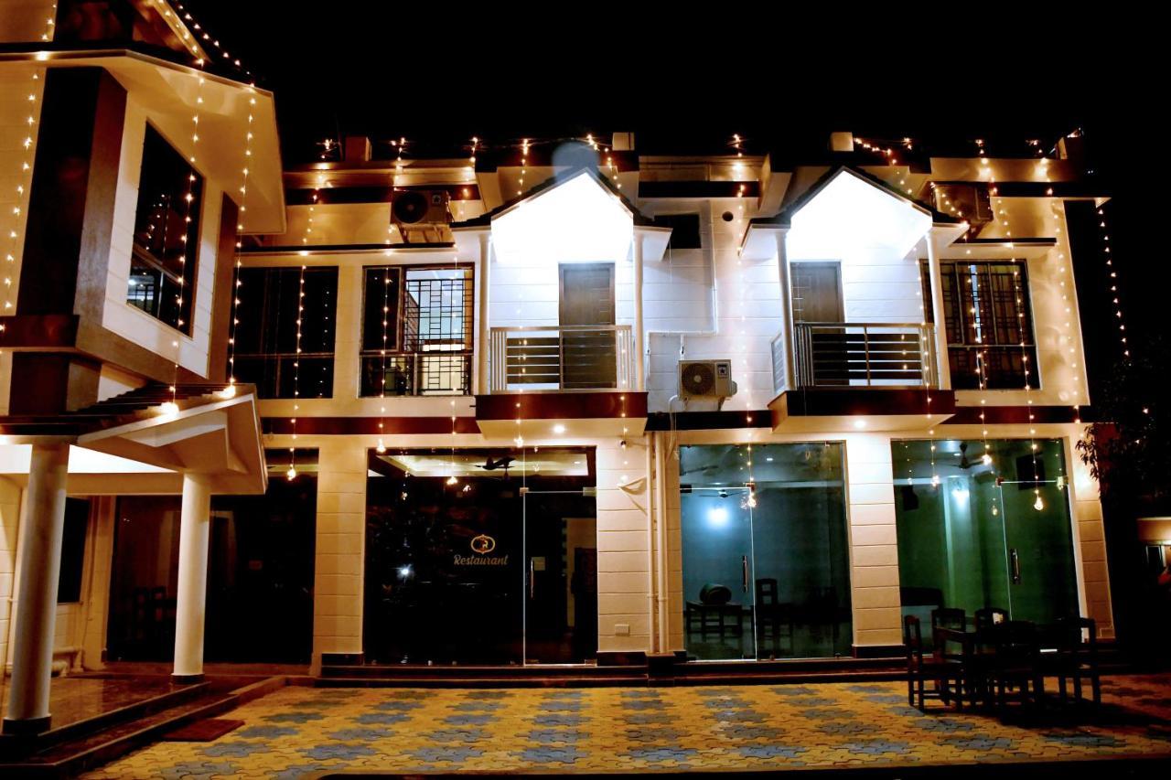 Hotel Aayes And Resort Шантиникетан Экстерьер фото